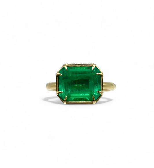 Solitaire Ring E/W Emerald