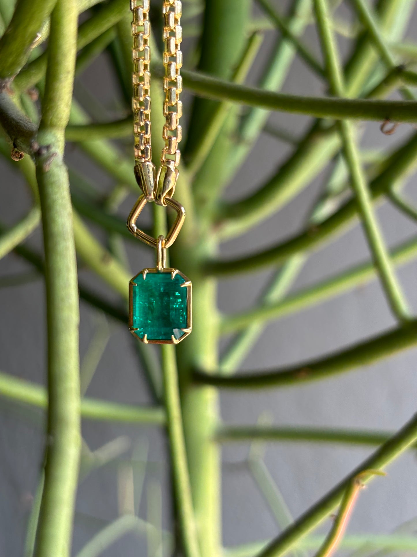 Solitaire Pendant N/S Emerald